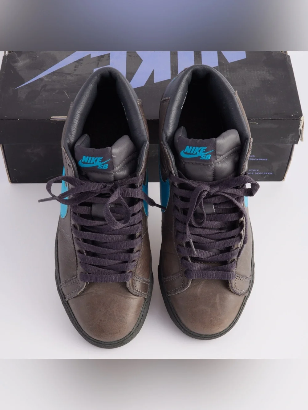 NIKE SB BLAZER MID